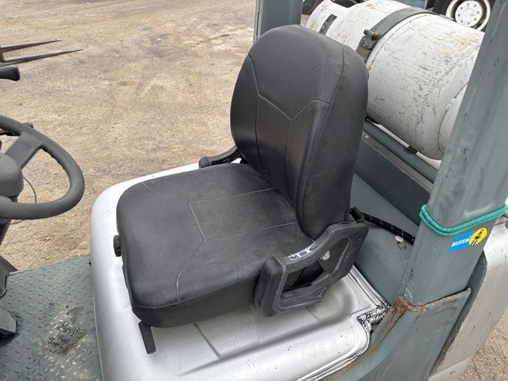 2005-nissan-mcpl02a25lv-image-16