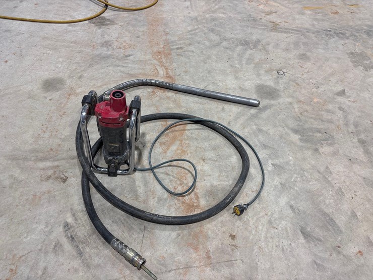 mustang-cv3500-concrete-vibrator-image-1
