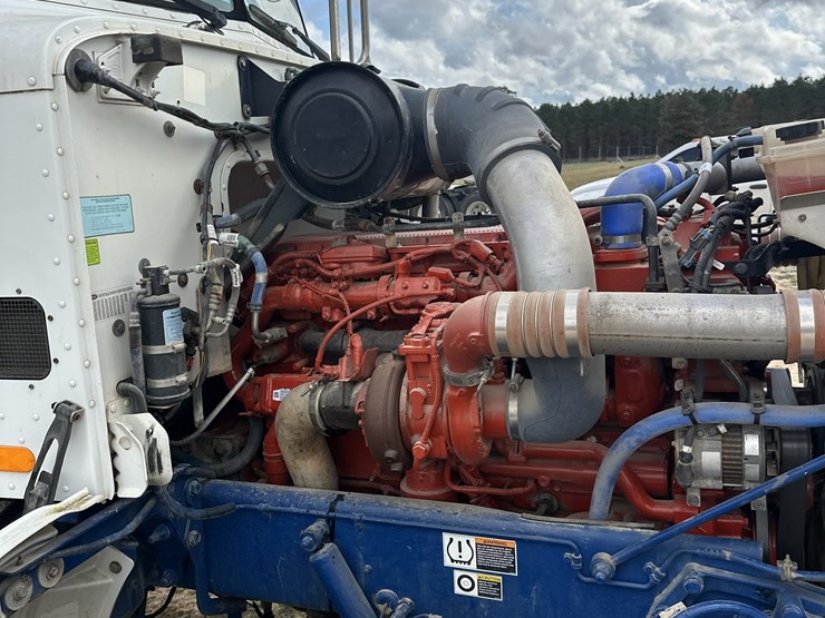 2011-peterbilt-367-image-10