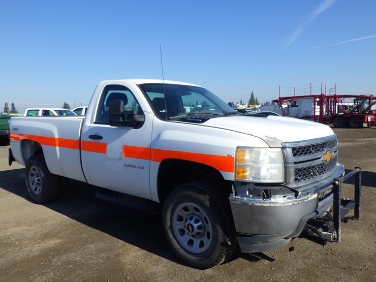 2014-chevrolet-3500hd-image-2