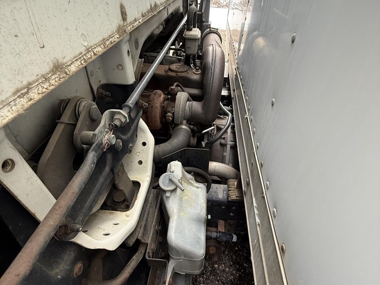 1998-isuzu-npr-image-11