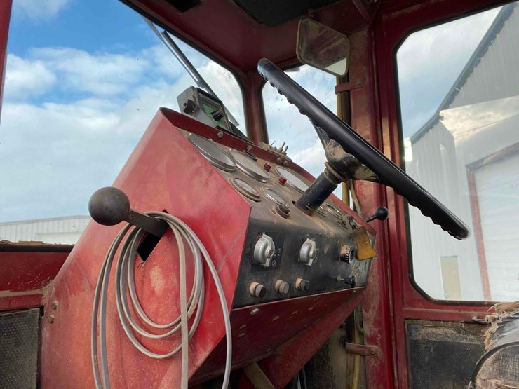 international-4568-project-tractor-image-15