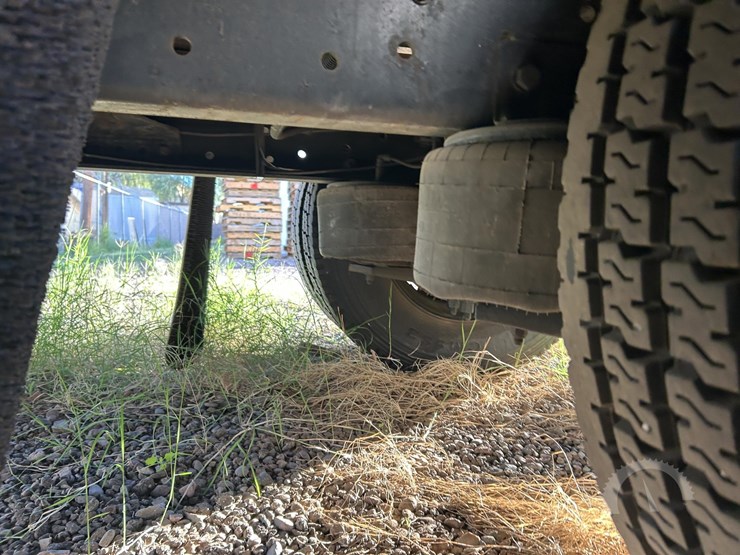 2007-freightliner-business-class-m2-106-image-22