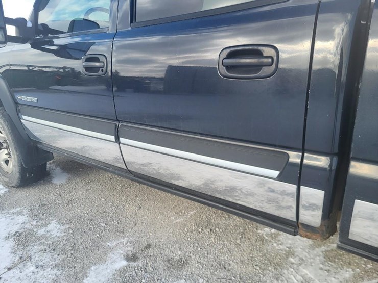 2004-chevrolet-2500hd-image-16