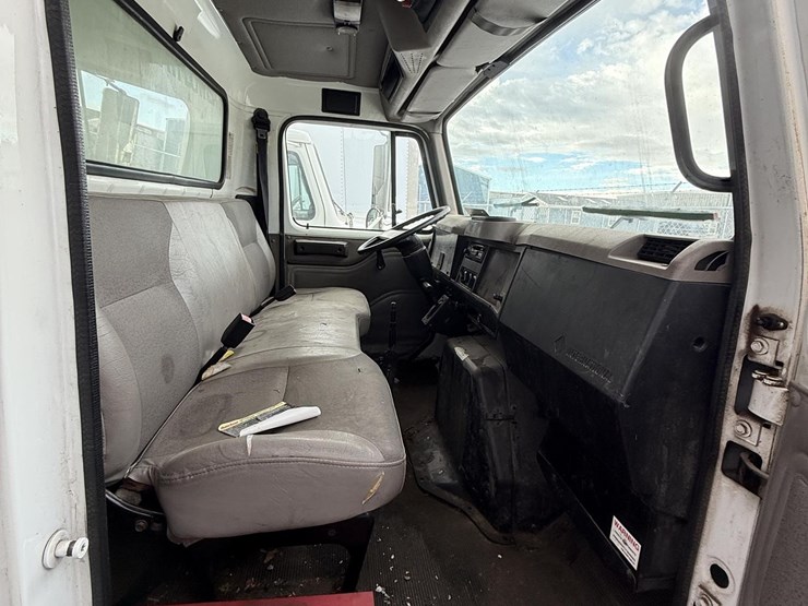 2000-international-4700-image-7