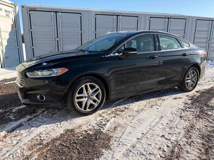 2014-ford-fusion-se-image-1