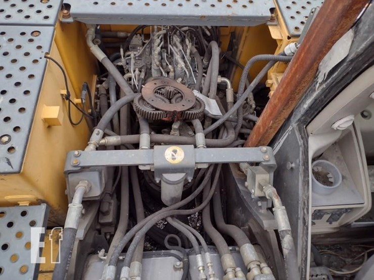 2015-volvo-ec220e-lr-image-51