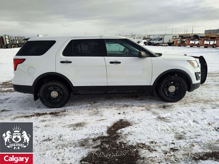 2016-ford-explorer-image-8