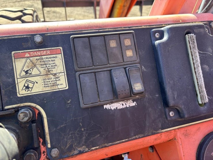 2005-jlg-8042-image-30