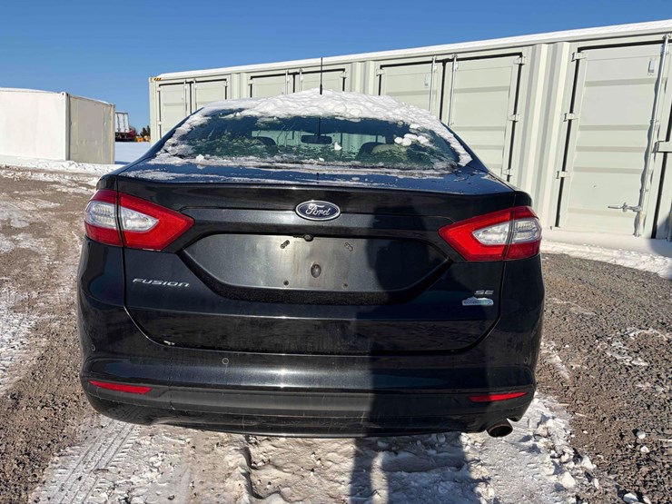 2014-ford-fusion-se-image-4