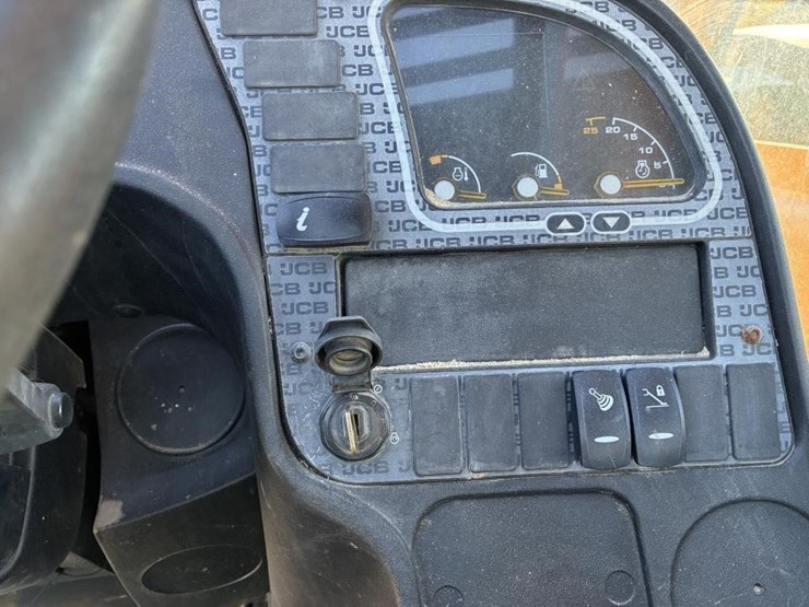 2019-jcb-512-56-image-21