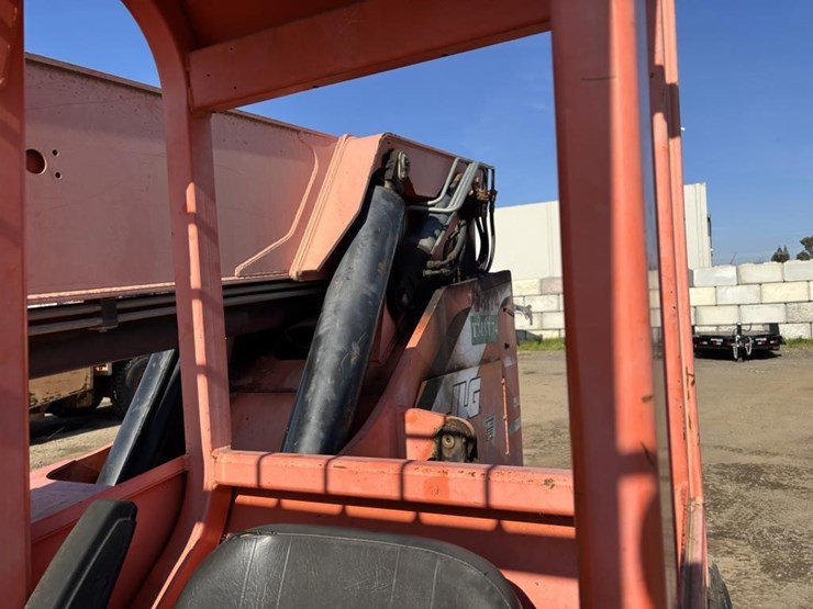 2005-jlg-8042-image-37