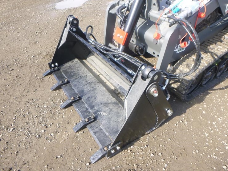 2025-kubota-d1703-image-9