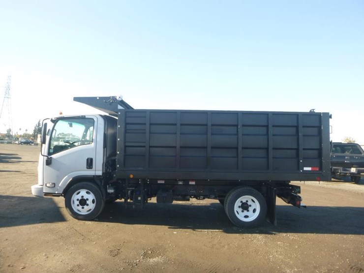 2018-isuzu-nqr-image-5