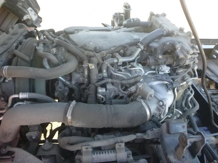 2018-isuzu-nqr-image-20