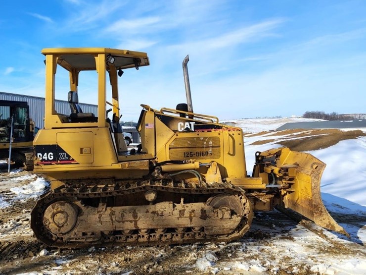 2005-caterpillar-d4g-xl-image-2