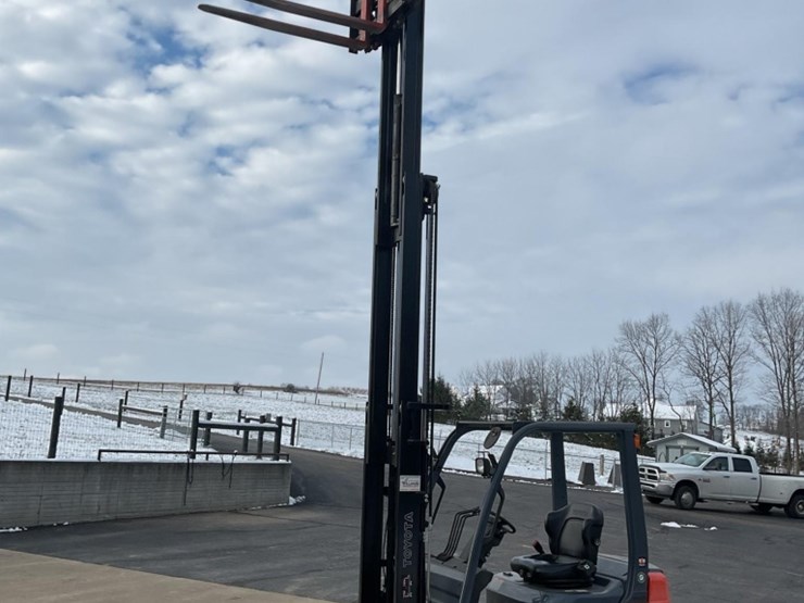 (inv.51000)-2016-toyota-8fdu18-diesel-forklift,-567-hours,-4000-cap,-3-stage-mast,-fork-positioner-image-4