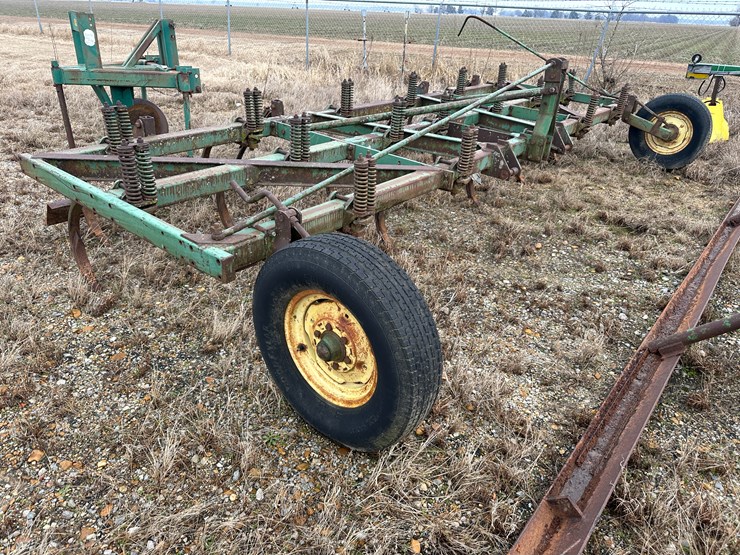 john-deere-100-image-2