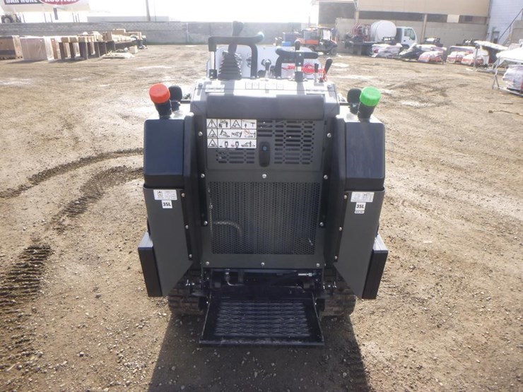 2025-kubota-d1703-image-8