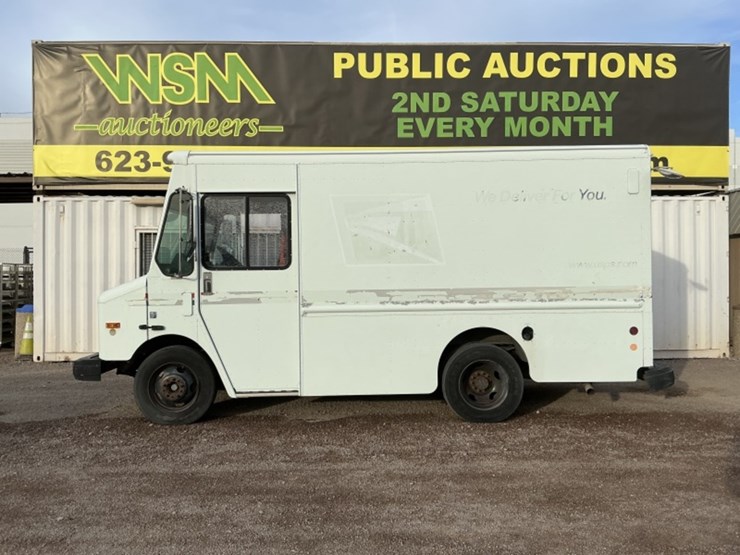 2002-workhorse-p20-delivery-van-image-1