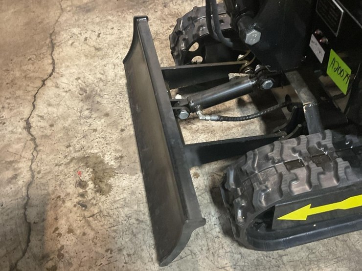 (inv.50030)-2025-miva-va13c-mini-excavator,-13.5-hp-gas-engine,-aux.-hydraulics,-manual-thumb,-image-8