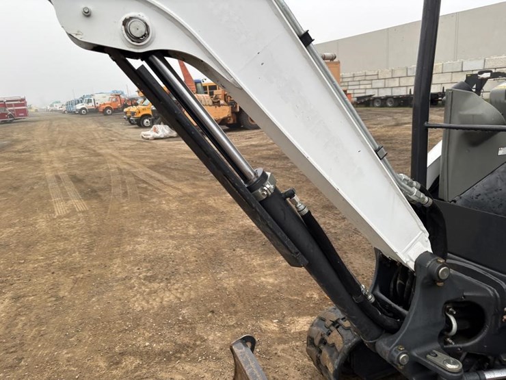 2021-bobcat-e26-image-19