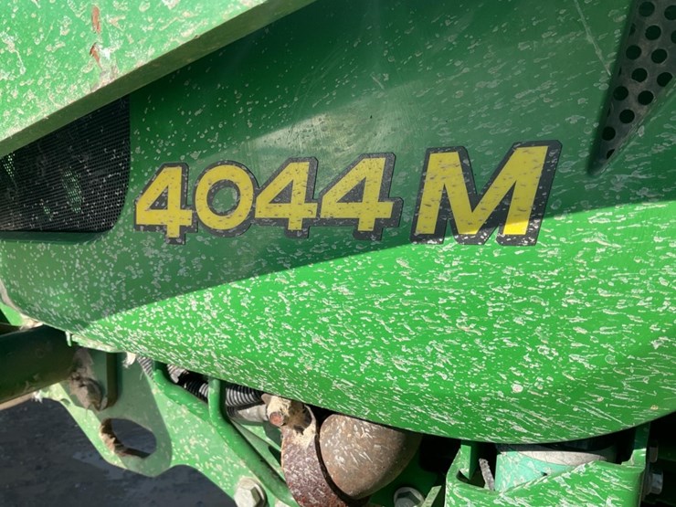 john-deere-4044m-image-11