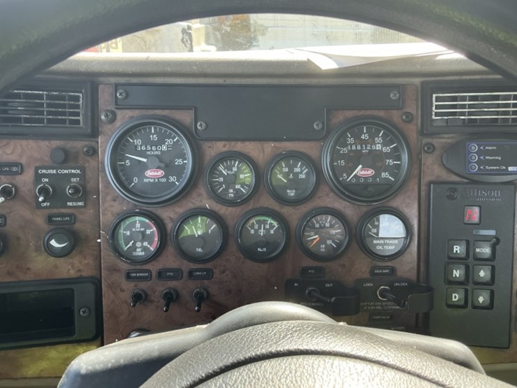 2007-peterbilt-335-image-24