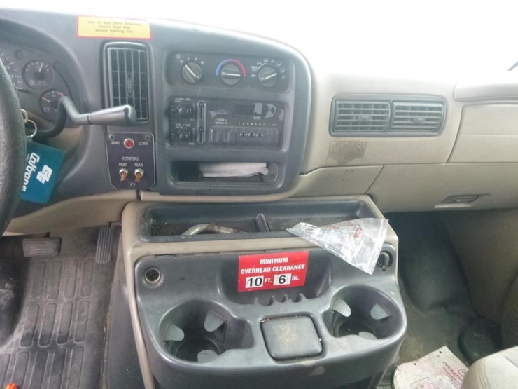 2000-gmc-3500-image-17