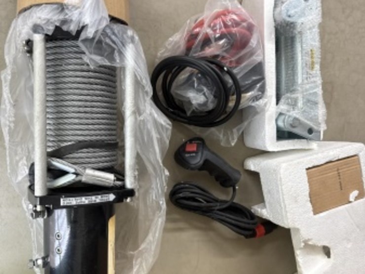 northern-industrial-9000lb-winch-image-1