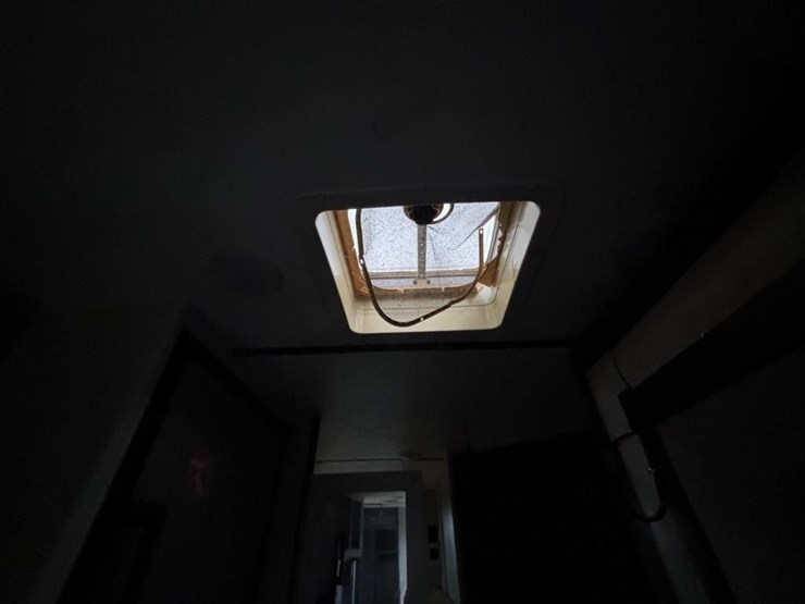 2020-bullet-bl243bhsw20-travel-trailer-image-32