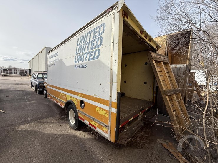 1985-ford-e350-image-3