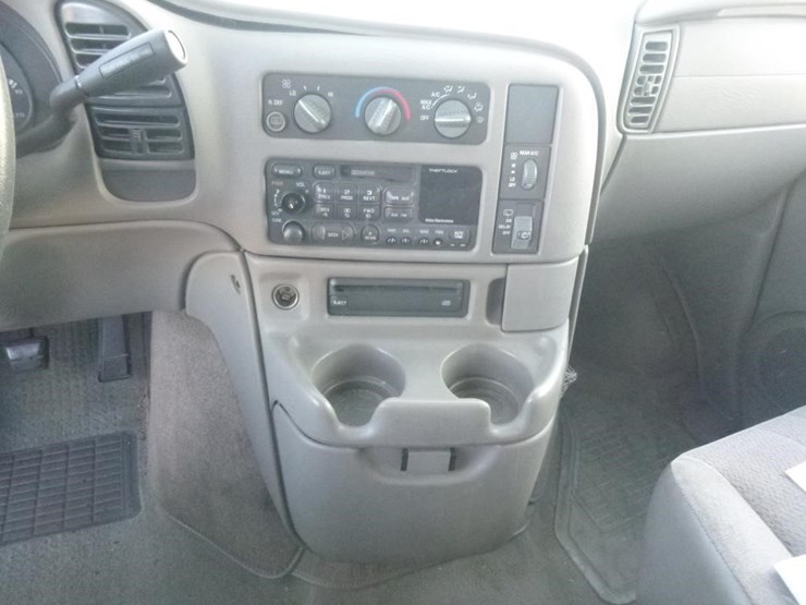 2004-gmc-safari-image-11