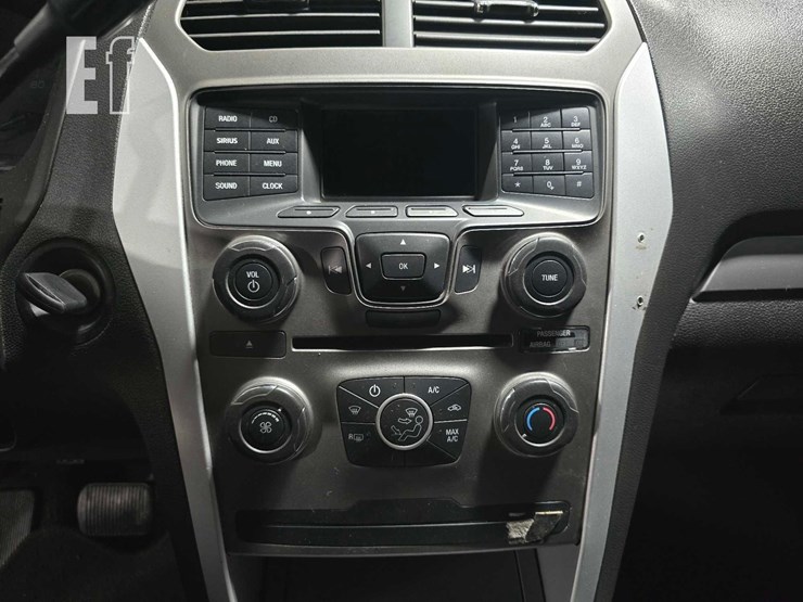 2014-ford-explorer-image-13