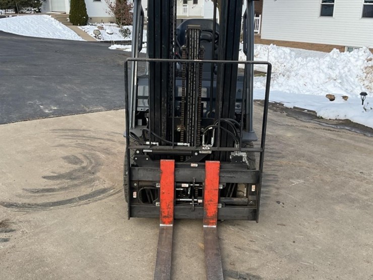 (inv.51000)-2016-toyota-8fdu18-diesel-forklift,-567-hours,-4000-cap,-3-stage-mast,-fork-positioner-image-15