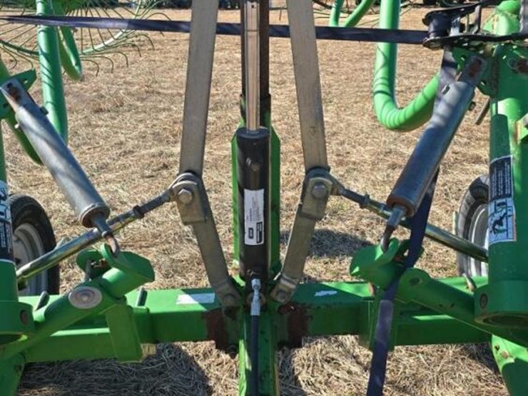 frontier-8-wheel-hay-rake-image-2