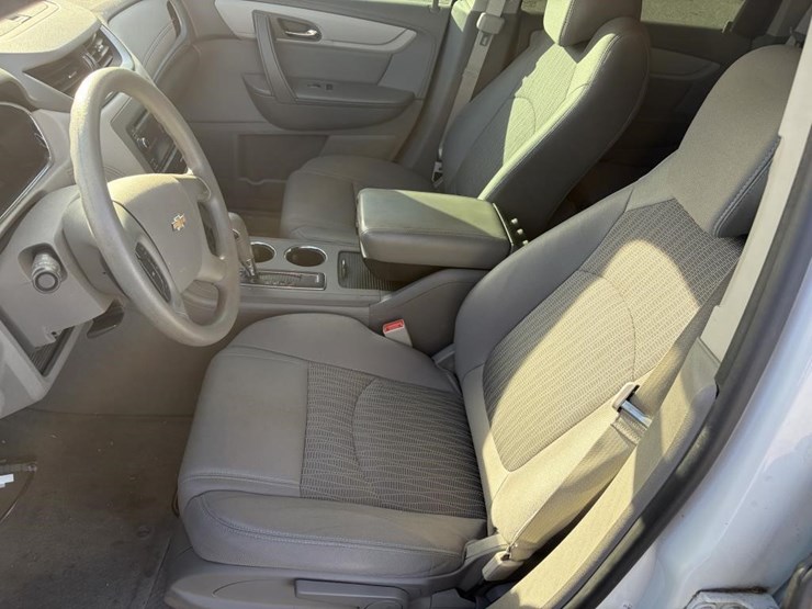 2017-chevrolet-traverse-image-16