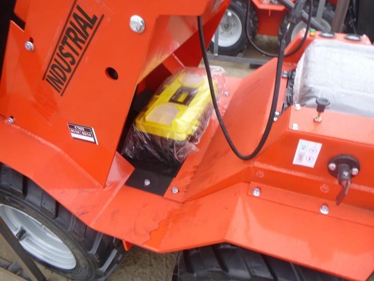 2025-agt-sda140w-skid-steer-loader-image-15