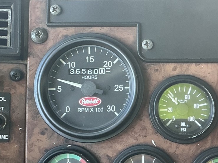 2007-peterbilt-335-image-25