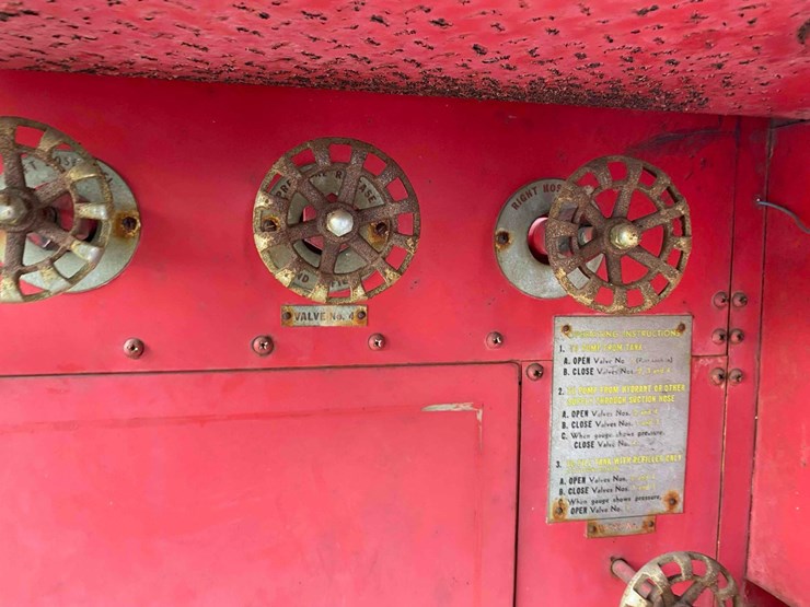 1949-ford-f7-firetruck-image-47