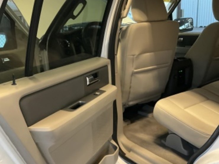 2014-ford-expedition-image-25