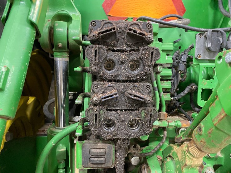 2013-john-deere-7230r-image-9