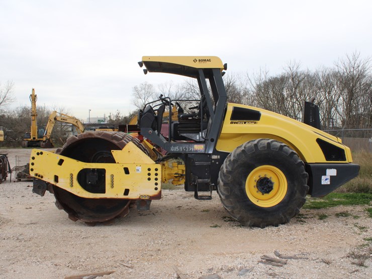 #2601-•-bomag-single-drum-roller-image-1