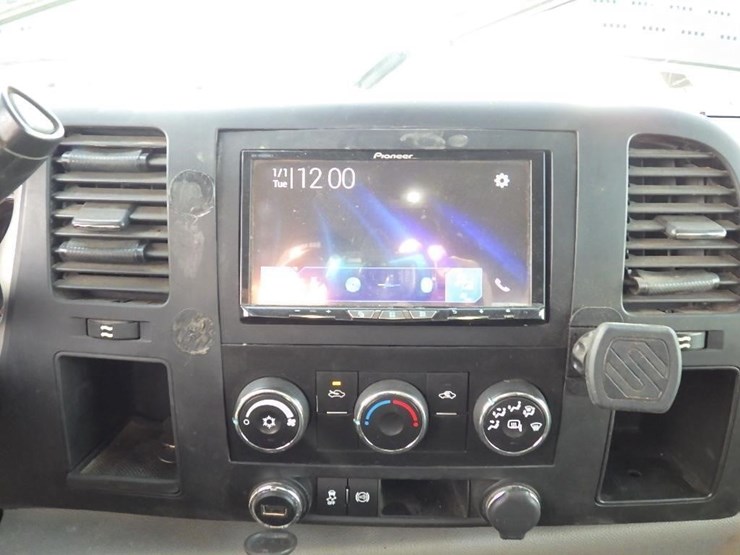 2012-chevrolet-3500-image-28