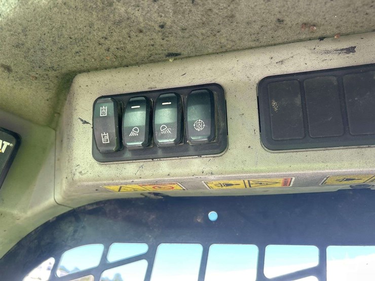 2019-caterpillar-239d3-image-13