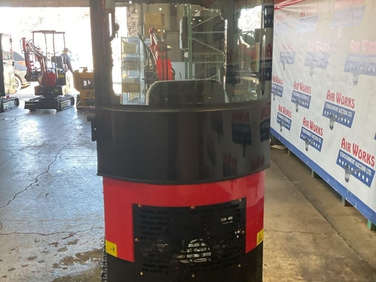 (inv.50032)-2025-miva-va13c-mini-excavator,-13.5-hp-gas-engine,-aux.-hydraulics,-has-broken-glass-image-4