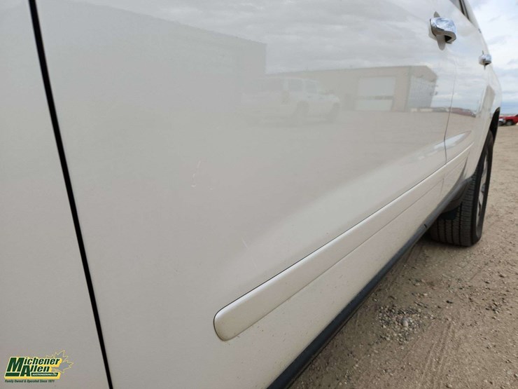 2013-gmc-acadia-slt-image-28