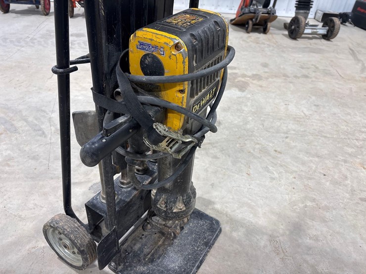 dewalt-d2598u-pavement-breaker-image-5