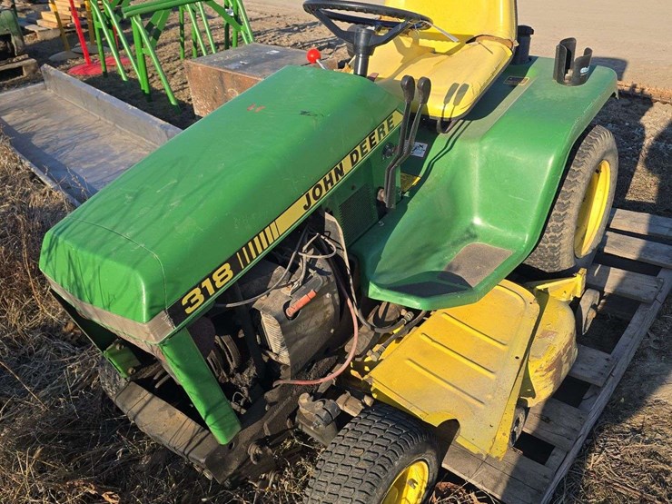 john-deere-la-image-1