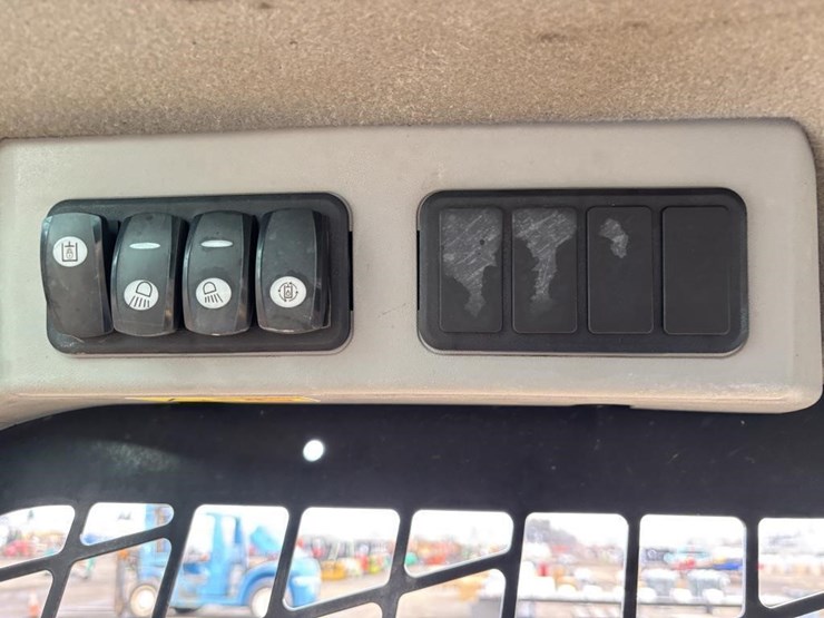 2018-caterpillar-226d-image-28